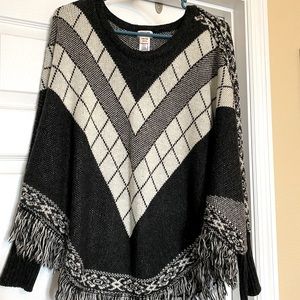 Black & white poncho